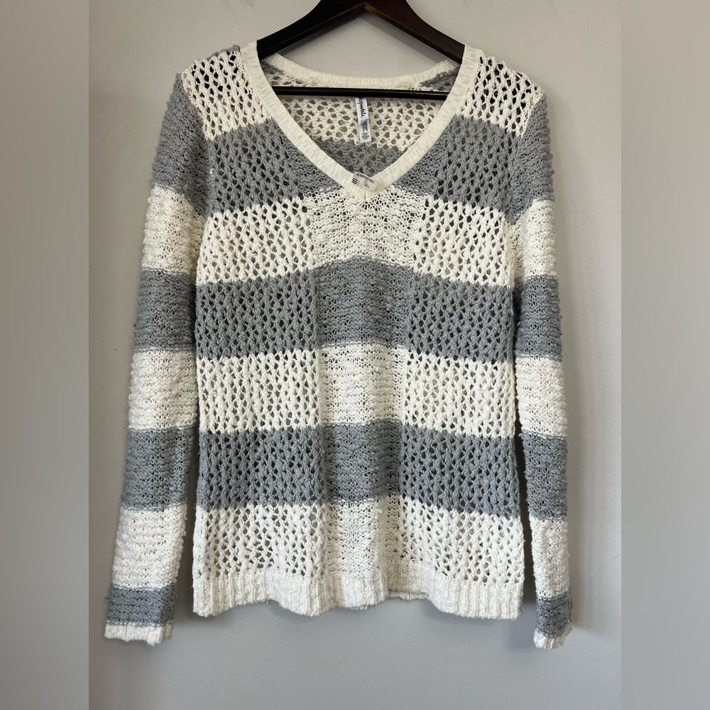 NWT Y2K Aeropostale Striped V Neck Knit Sweater Women’s Size XL Gray White